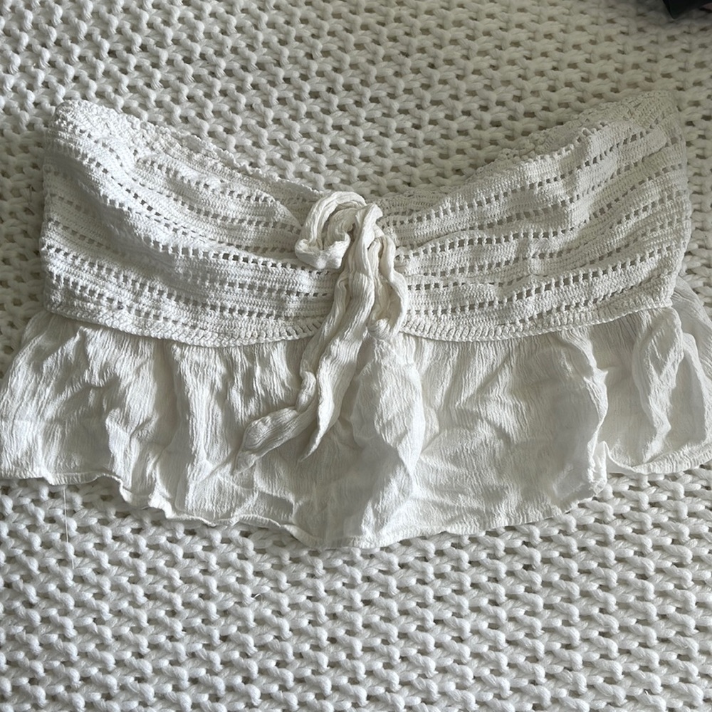 Cute crochet white tube top! Perfect for spring/summer vibes